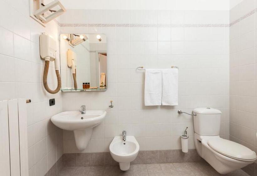 غرفة سوبيريور إطلالة على البحيرة, Villa Isabella