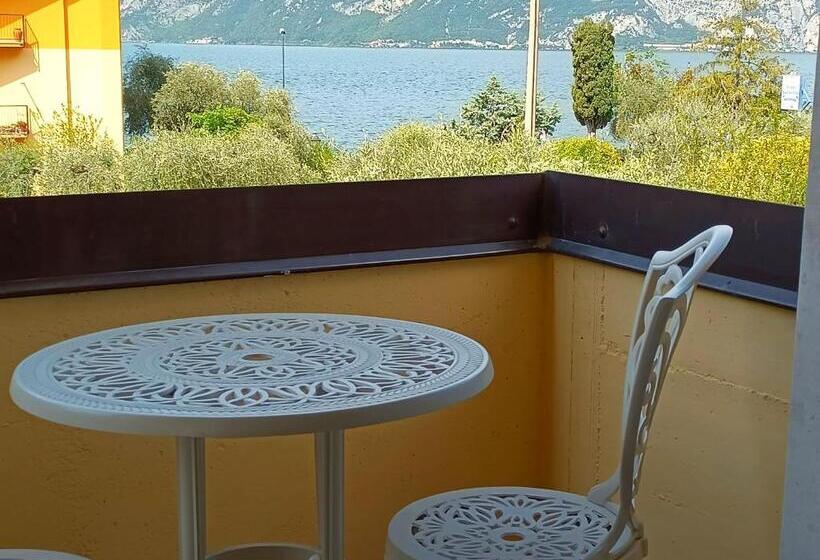 Superior room with lake view, Villa Isabella