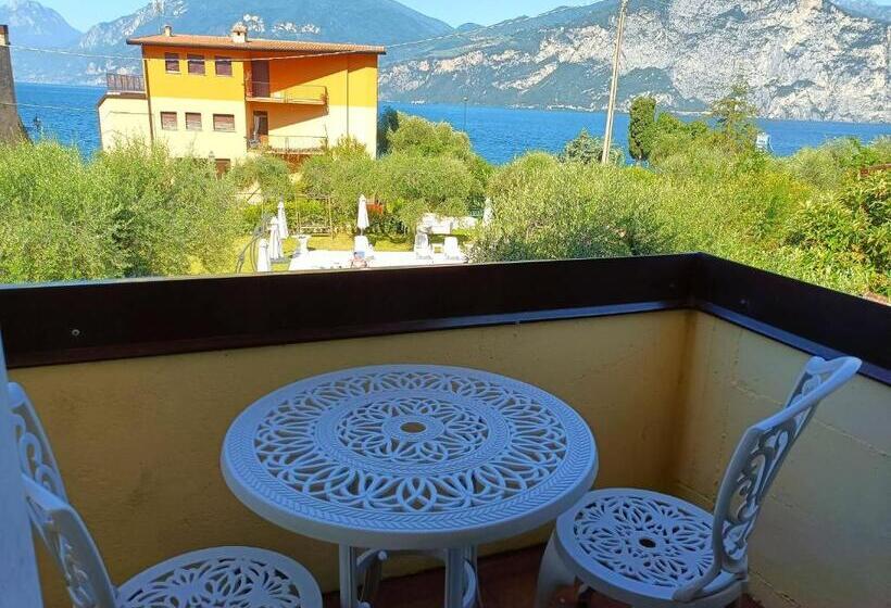 غرفة سوبيريور إطلالة على البحيرة, Villa Isabella