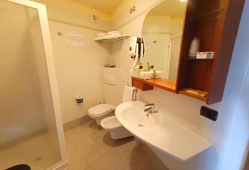 Suite with lake view, Villa Isabella