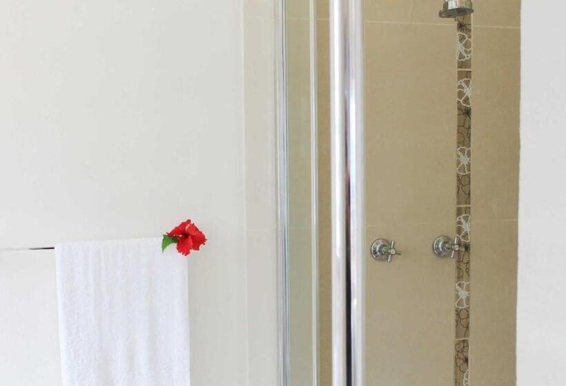 استودیو استاندارد با چشمانداز استخر, Vanuatu Beachfront Apartments