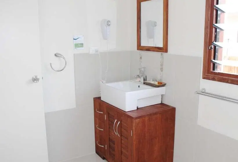2 Bedroom Apartment Pool View, Vanuatu Beachfront Apartments