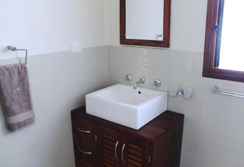 1 Bedroom Penthouse Apartment, Vanuatu Beachfront Apartments