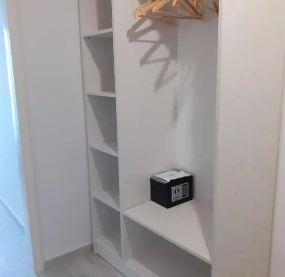 اتاق لوکس با بالکن, Aria Suites