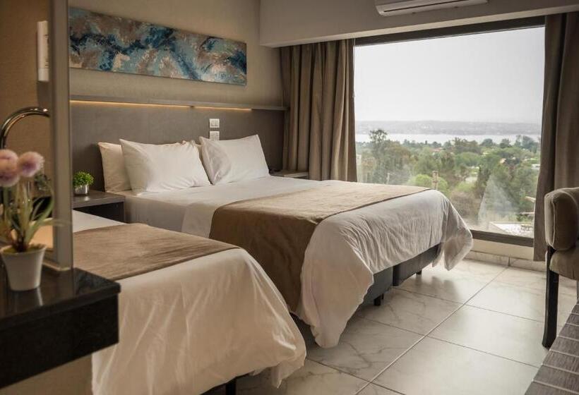 带景观的三人标准房间, Eleton Resort & Spa