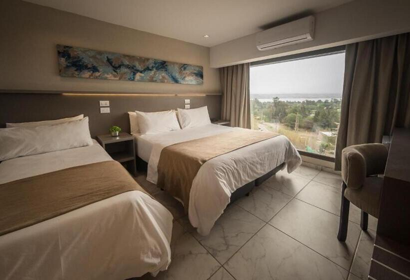 带景观的三人标准房间, Eleton Resort & Spa