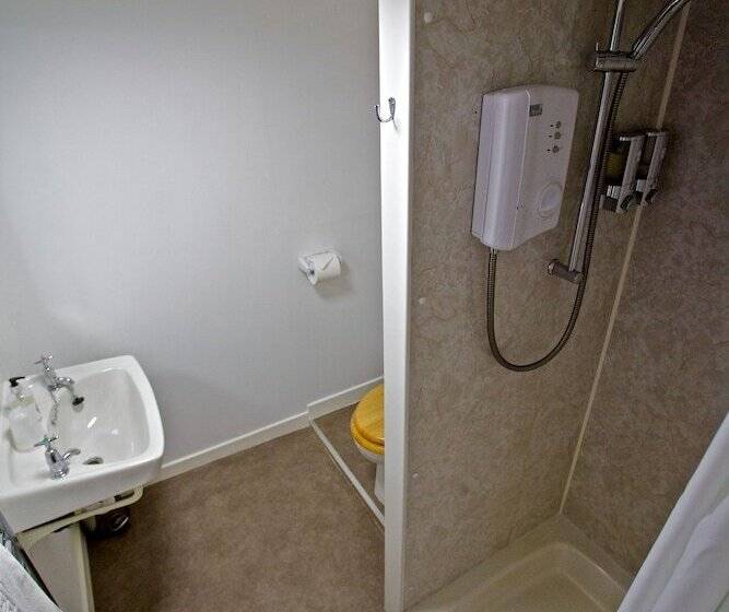 패밀리 룸, Ferry Inn