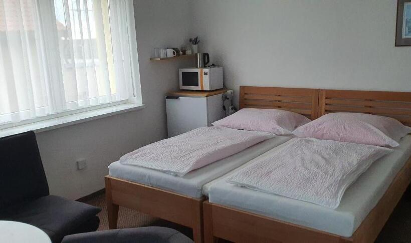 اتاق استاندارد با تخت بزرگ, Fontána