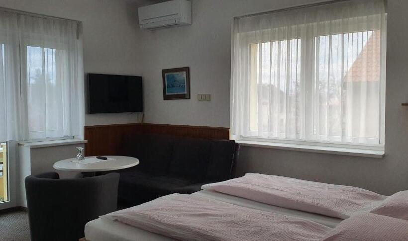 اتاق استاندارد با تخت بزرگ, Fontána