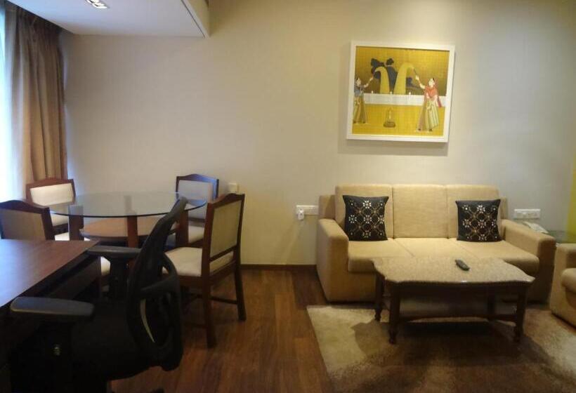 جناح بريميوم, Grand Mercure Vadodara Surya Palace