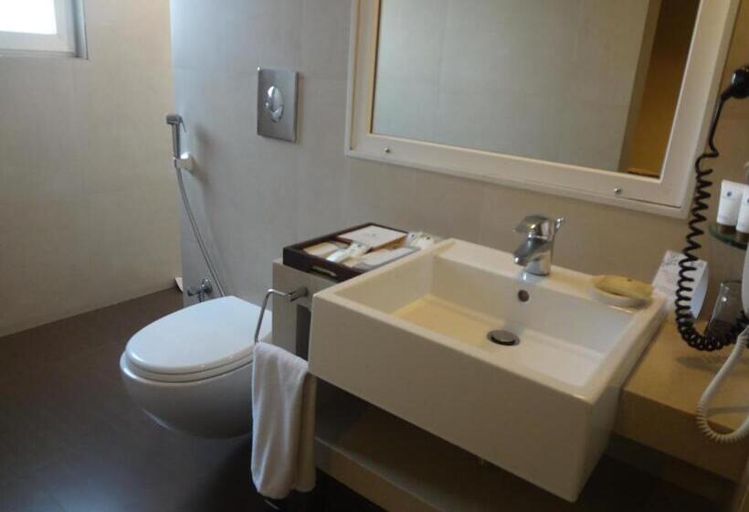 جناح بريميوم, Grand Mercure Vadodara Surya Palace