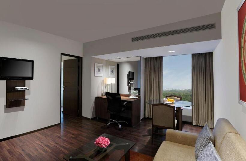 جناح بريميوم, Grand Mercure Vadodara Surya Palace