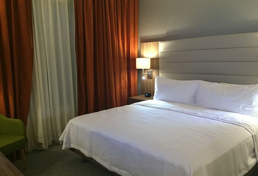 스위트, Fiesta Inn Suites Aeropuerto Del Bajío