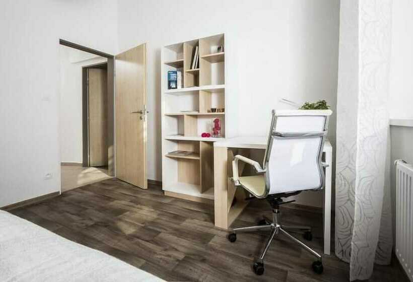 غرفة قياسية فردية, Kampus Palace