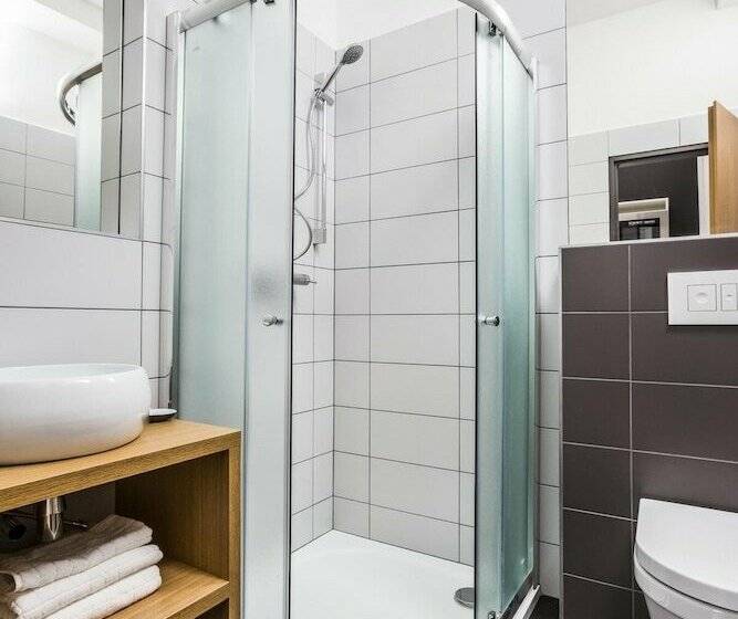 غرفة قياسية, Kampus Palace