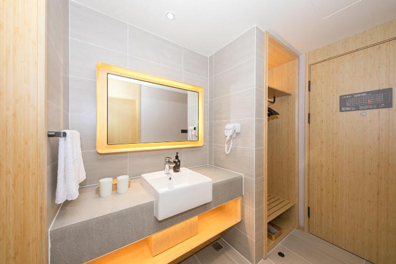 غرفة تنفيذية, Aqua Citta Naha