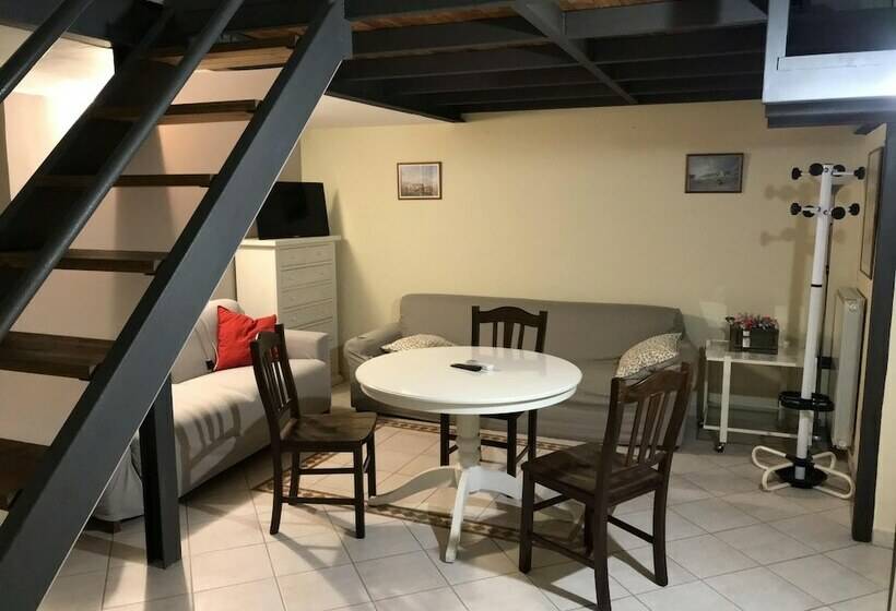 آپارتمان 1 خوابه, Case Così Chiaia