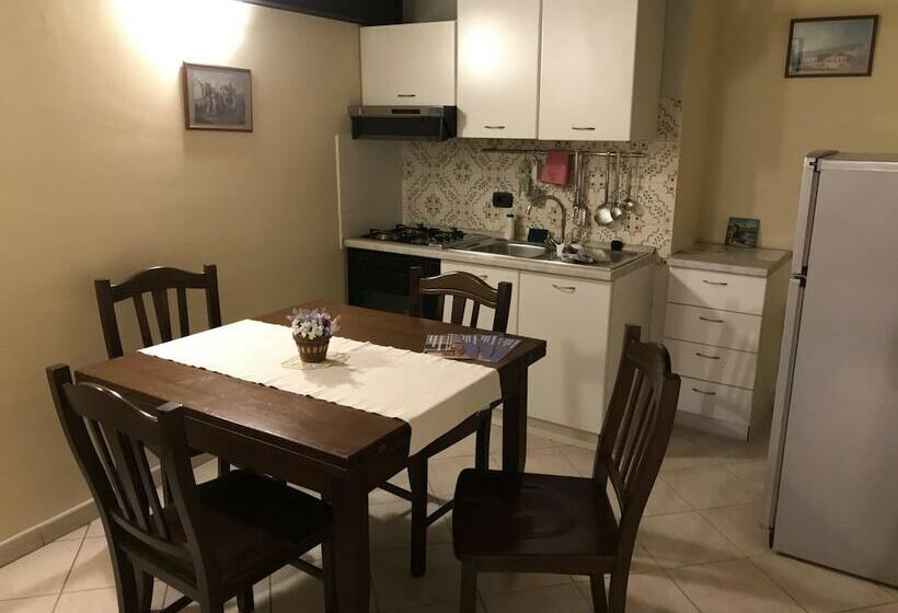 آپارتمان 1 خوابه, Case Così Chiaia