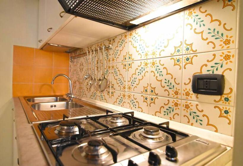 آپارتمان 1 خوابه, Case Così Chiaia