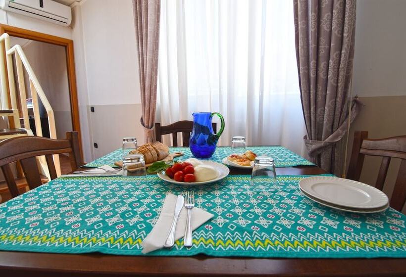 آپارتمان 1 خوابه با تراس, Case Così Chiaia