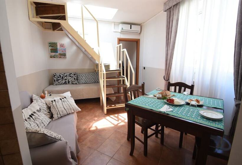 آپارتمان 1 خوابه با تراس, Case Così Chiaia