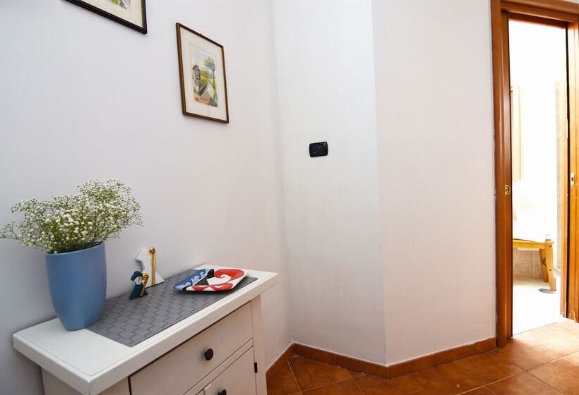 آپارتمان 1 خوابه با تراس, Case Così Chiaia