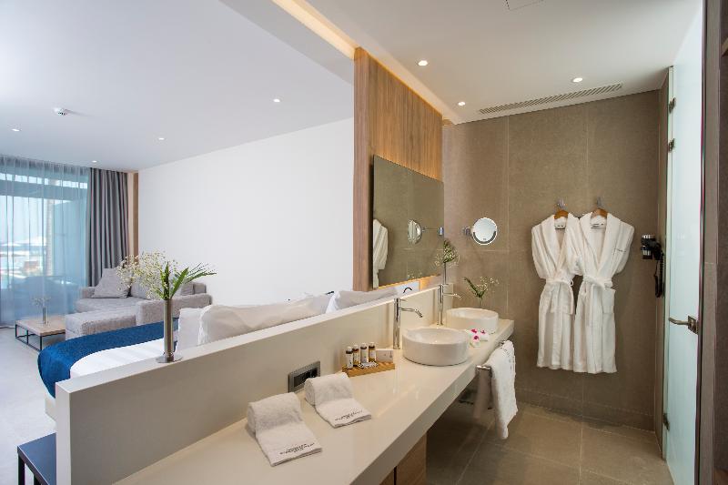 Junior Suite met Uitzicht op Zee, Gennadi Grand Resort