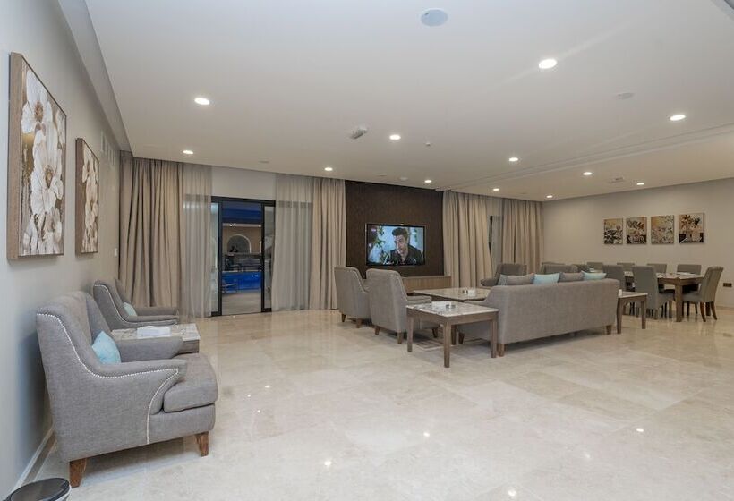 プール付３ベッドルーム　ビラ, Palma Beach Resort & Spa