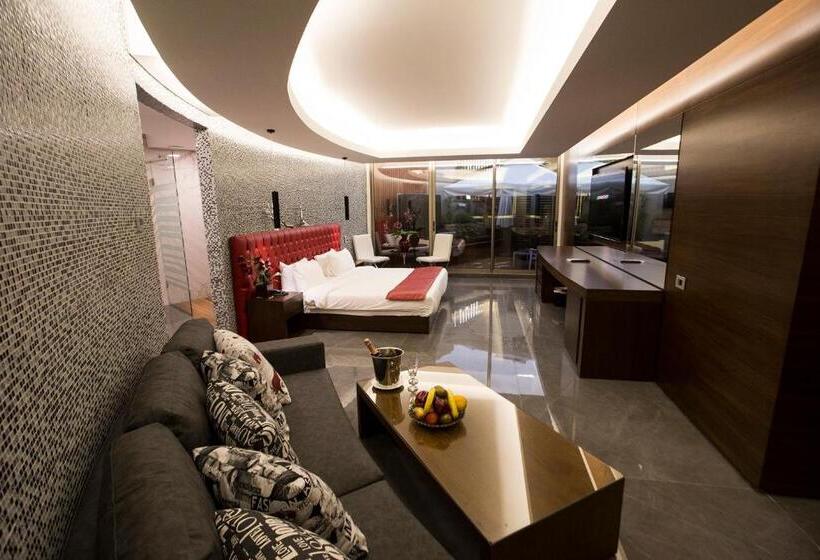 سوییت با چشم‌انداز باغ, Xperience