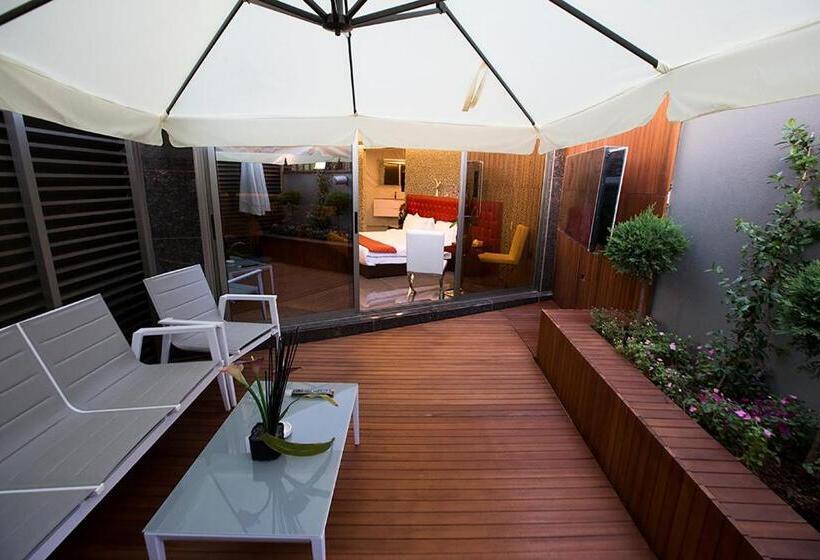 سوییت با چشم‌انداز باغ, Xperience