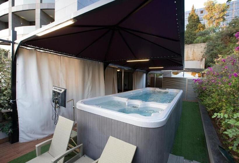 سوییت با چشم‌انداز باغ, Xperience