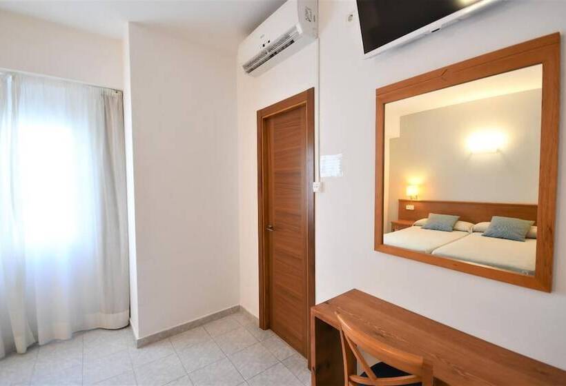 スタンダードトリプルルーム, Hostal Mallorca