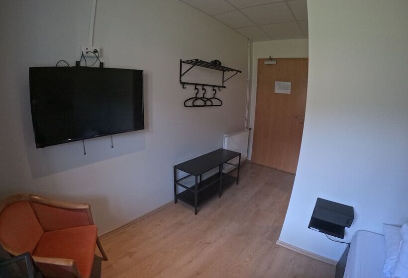 اتاق استاندارد یک نفره, Sveinbjarnargerdi