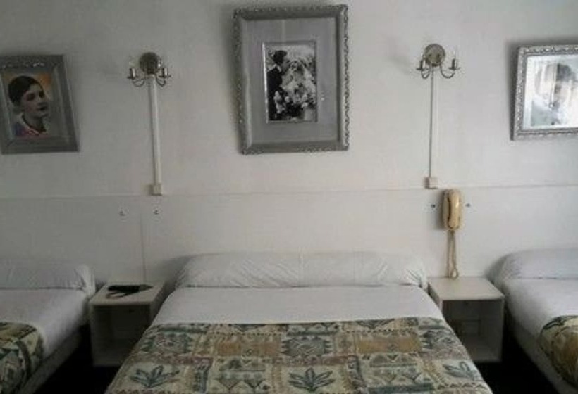 חדר משפחתי, Victor Hugo