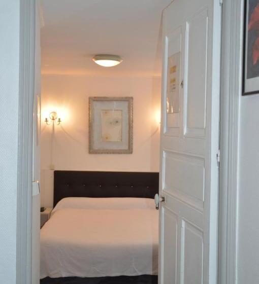 חדר משפחתי, Victor Hugo