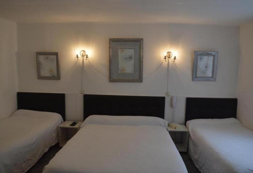 חדר משפחתי, Victor Hugo