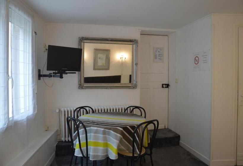 חדר משפחתי, Victor Hugo