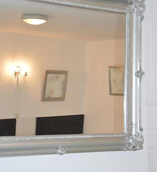 חדר משפחתי, Victor Hugo