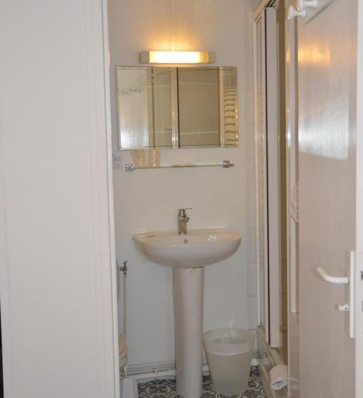 חדר משפחתי, Victor Hugo