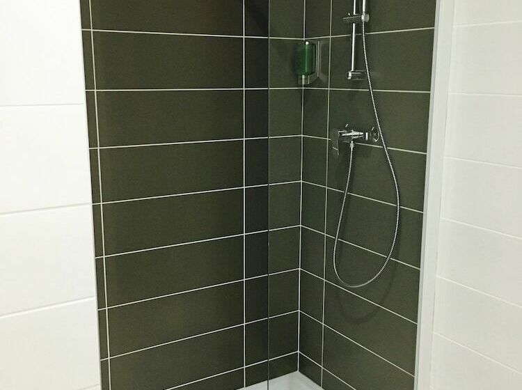 Номер Комфорт, Brit Hotel Martigues Nord