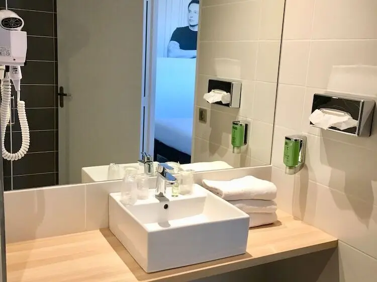 デラックストリプルルーム, Brit Hotel Martigues Nord