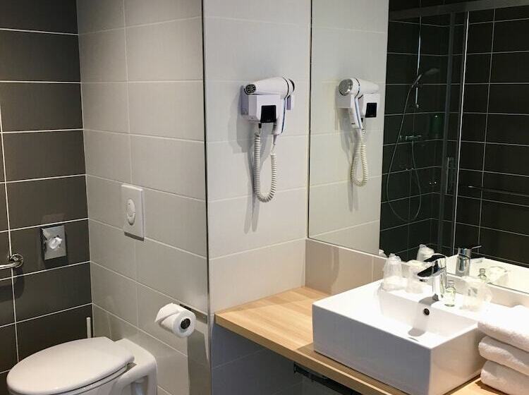 Трехместный Номер Deluxe, Brit Hotel Martigues Nord