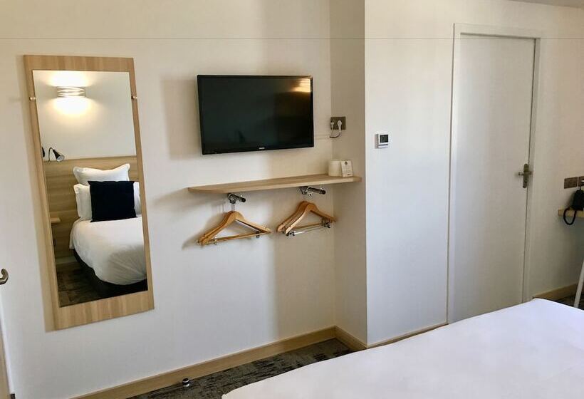 Трехместный Номер Deluxe, Brit Hotel Martigues Nord