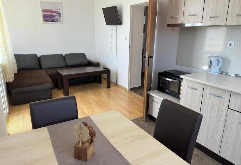 2ベッドルームアパートメント, Complex Nev