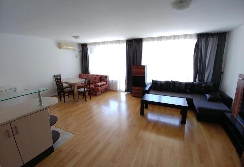 2ベッドルームアパートメント, Complex Nev