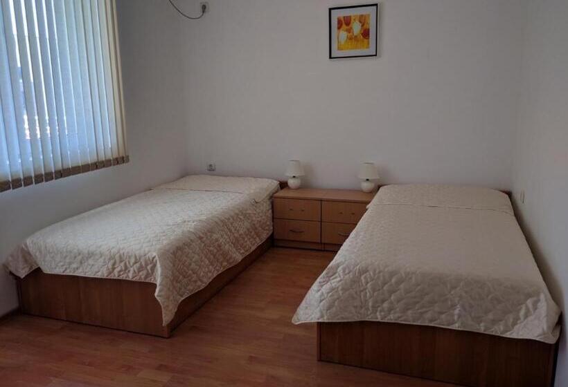 2ベッドルームアパートメント, Complex Nev