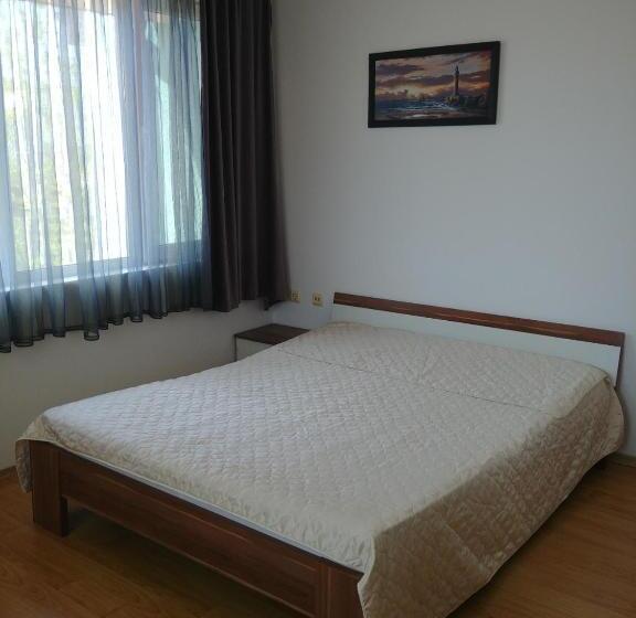 2ベッドルームアパートメント, Complex Nev