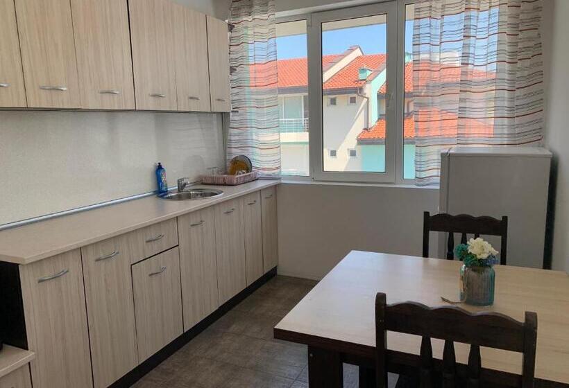 2ベッドルームアパートメント, Complex Nev