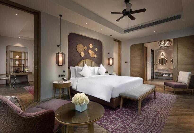 Superior Suite, Crowne Plaza Qingdaoorientalmoviemetropolis, An Ihg