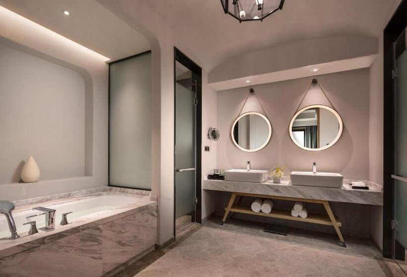 수피리어 스위트, Crowne Plaza Qingdaoorientalmoviemetropolis, An Ihg